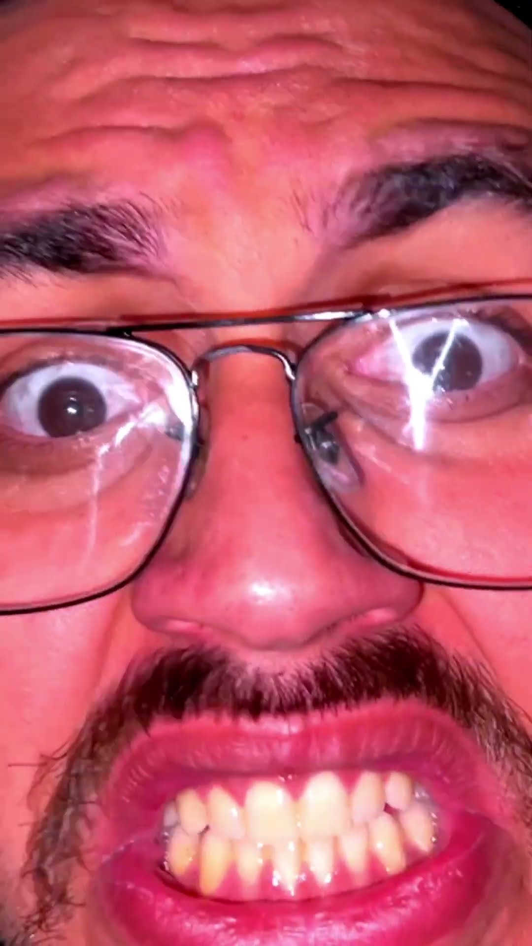 INVADI A CASA DO PALHAÇO YOUTUBER DE MADRUGADA!